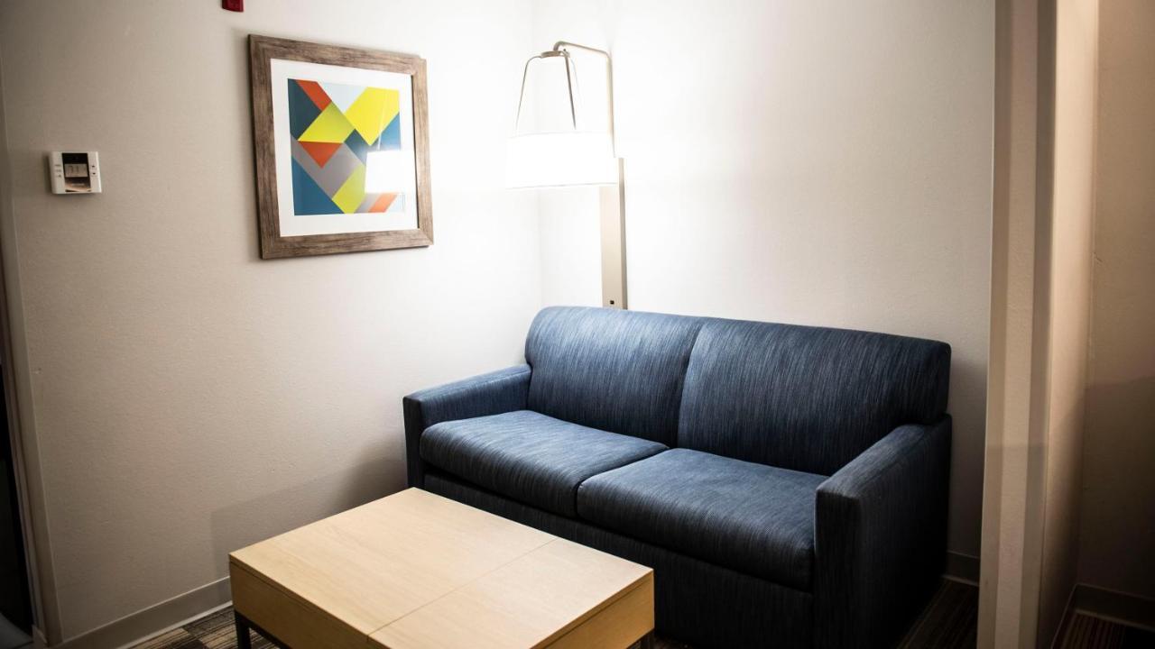 Holiday Inn Express Hotel & Suites Sedalia By Ihg Номер фото